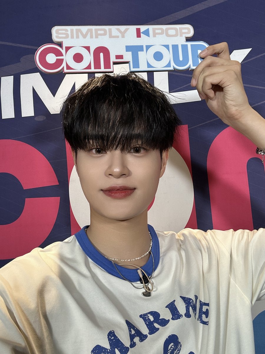 _Simplykpop's tweet photo. No wonder people call #DAEHWI an otter, because he just keeps swimming through the infinite river of adorableness. 🦦💕
Just keep swimming with our cute #MC_HWI on today's #SimplyCONTOUR at 1pm KST! 

https://t.co/Ms1Qte67JE https://t.co/mJA8jtNH5k