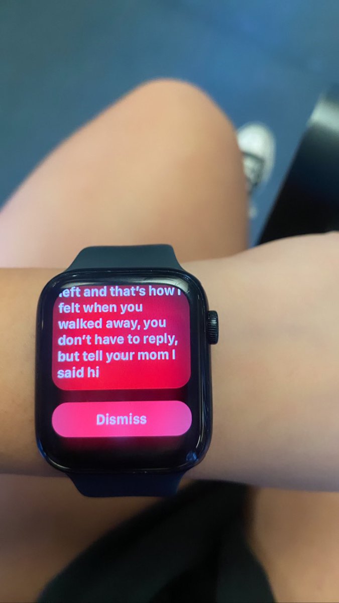 Anahis_559's tweet photo. I did not just get hit with this at the gym rn😭😭😂 https://t.co/EieQ1vO2J1