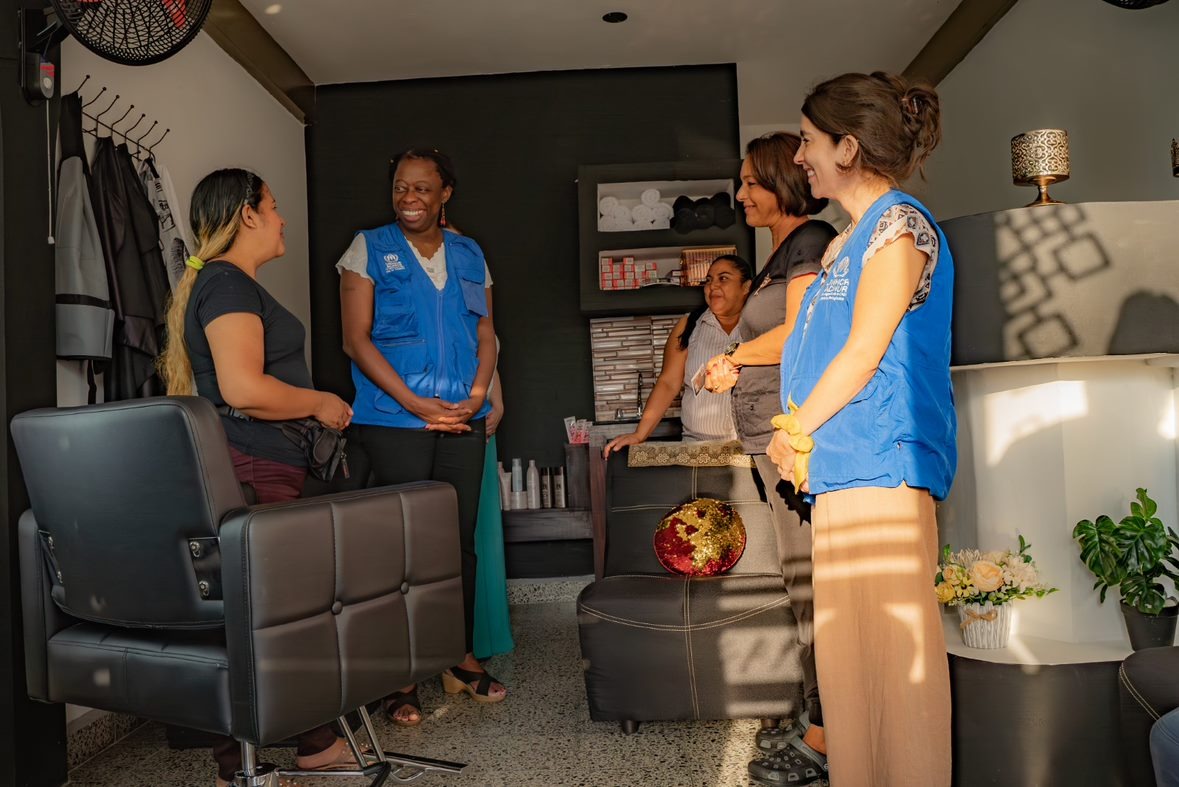 Este año por lo menos 22 mil personas han recibido nuestro apoyo en Guatemala🤲🏽

Asumimos el reto 2023 y estamos creando soluciones #ConLosRefugiados. Si quieren conocer más resultados de nuestra operación @ACNURamericas🇬🇹 den click aquí bit.ly/3P9XJ5G👈🏽