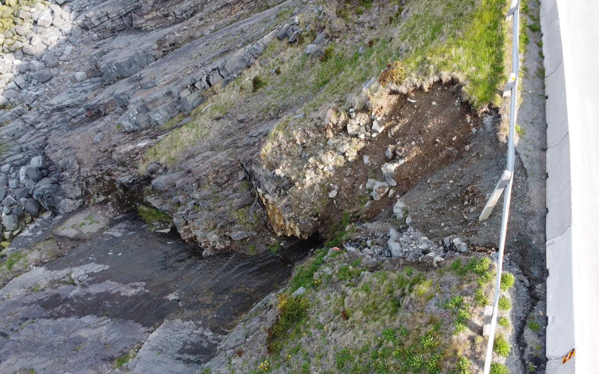 Ashley_LBMCOC's tweet photo. Photo &amp; video credit to @gjh1122 (Feel free to share)

I look forward to the new Minister of @TI_GovNL updating our town &amp; residents on when Marine Drive Rd alignment will be a priority. Quite the difference in 1 yr of erosion.
@JohnAbbottnl @JoedyWall536 #nltraffic #nlwx #LBMCOC https://t.co/SS02Q9O8Y8