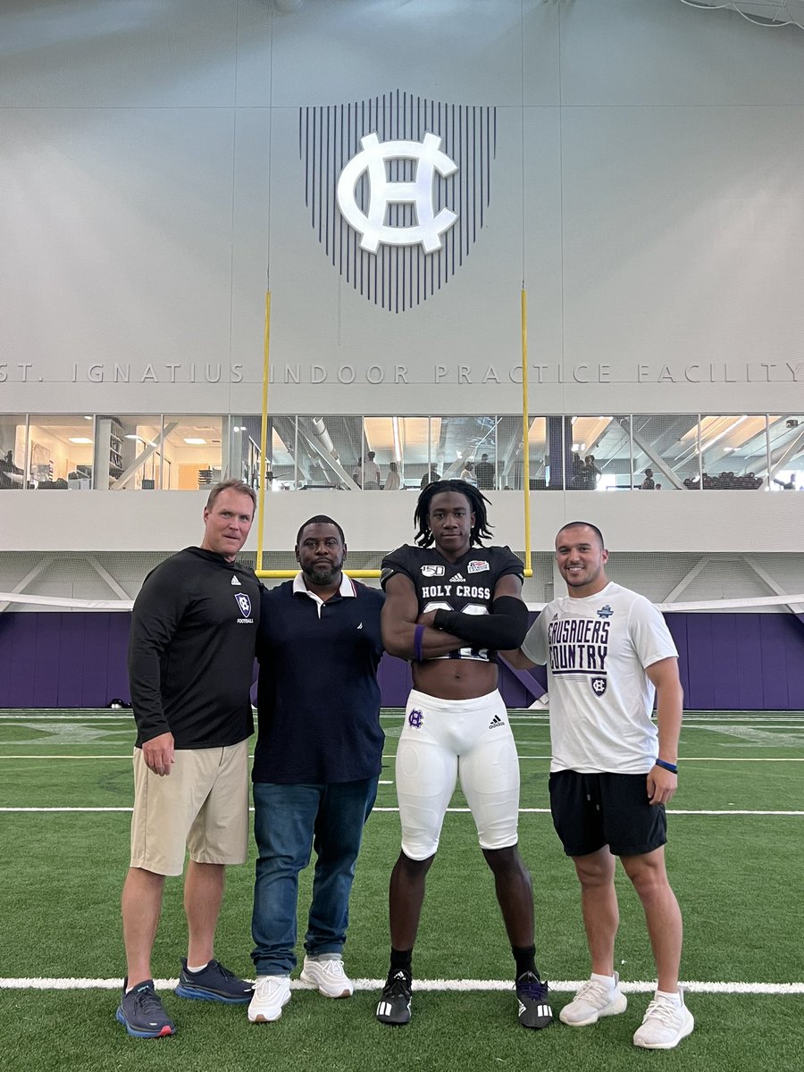 NazirTreadwell's tweet photo. I had a great visit out at @HCrossFB yesterday. It’s always good vibes out there and I definitely felt the love. Thanks again @CoachVaganek @CoachBobChesney @CoachMCordova  for having me! #GoCrossGo ✝️

@FBKeyport #PortPride https://t.co/y8DEJ17PMe