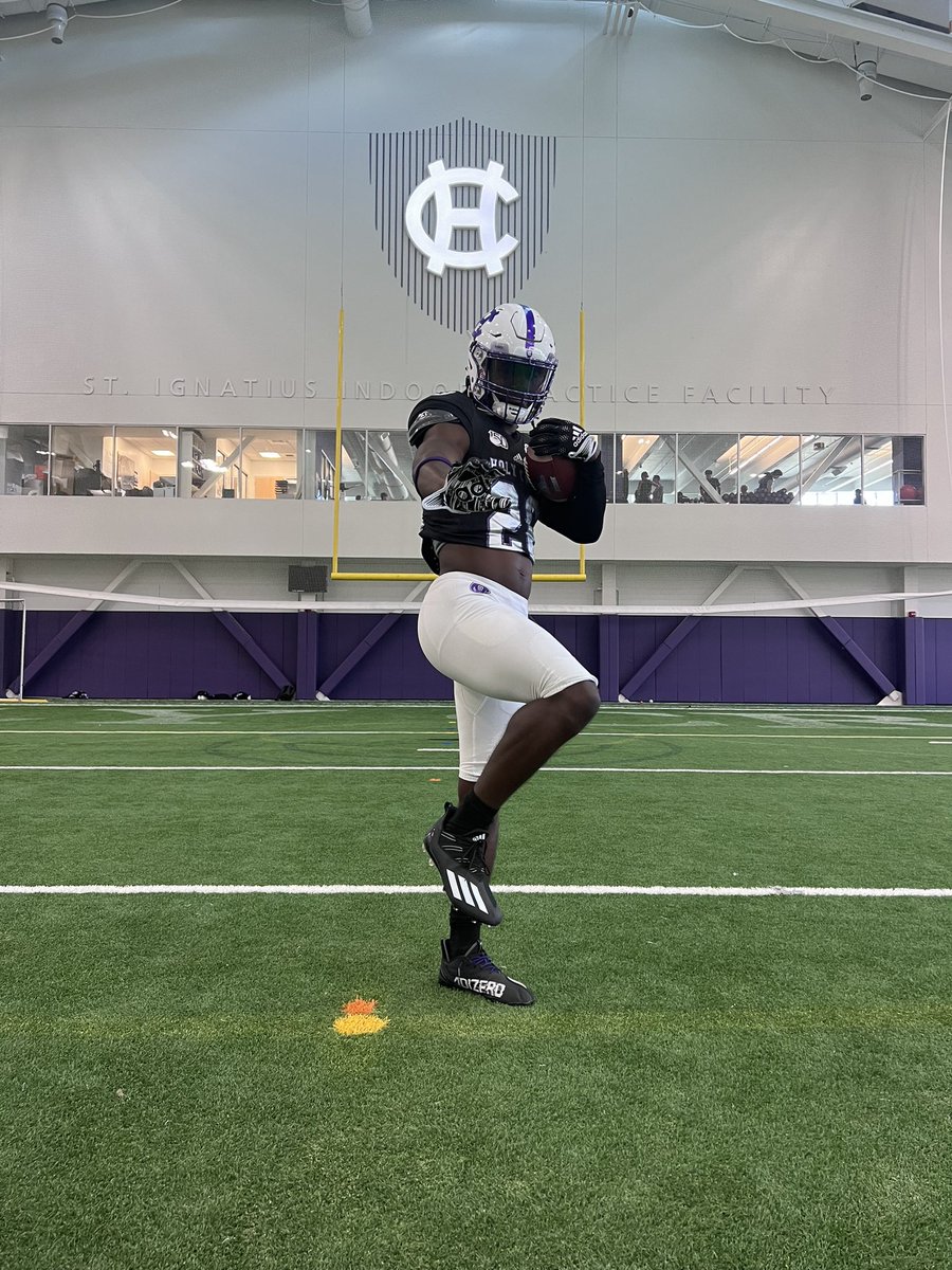 NazirTreadwell's tweet photo. I had a great visit out at @HCrossFB yesterday. It’s always good vibes out there and I definitely felt the love. Thanks again @CoachVaganek @CoachBobChesney @CoachMCordova  for having me! #GoCrossGo ✝️

@FBKeyport #PortPride https://t.co/y8DEJ17PMe