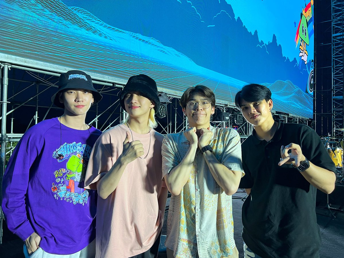 MemindyOfficial's tweet photo. ประกาศสำหรับ Hashtag ที่ใช้ในงาน Song Shan Music Festival ทั้ง 2 วัน ของบอส, โนอึล, ฟอร์ด และพีท

♥️23/06/66
ใช้แท็ก #.SongShanxBossNoeul
เริ่ม 02:45 PM GMT+8

♥️24/06/66
ใช้แท็ก #.SongShanxFortPeat
เริ่ม 03:45 PM GMT+8

#ShawtyBoss #MagentaBoy #ComeFortZon #CaptainPeat https://t.co/Tsvtu3veLC
