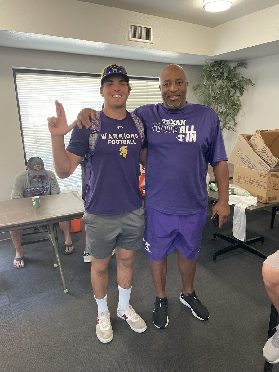 DavidHuntsman47's tweet photo. Spent a great 3 days in Stephenville at Tarleton State. I loved the coaching staff and the work we did. Had some adversity with the heat but we found our way through. Thank you @FredrickTate2 for working with me and giving me pointers through drills.
@FootballPieper @CHEADTSU https://t.co/FLl0LlfAiO