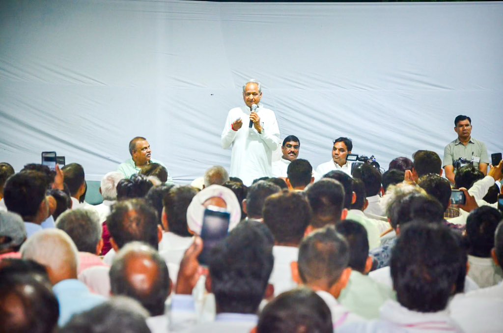 Ashok Gehlot on Twitter "आज निवास पर आए माली, सैनी व कुशवाह समाज के