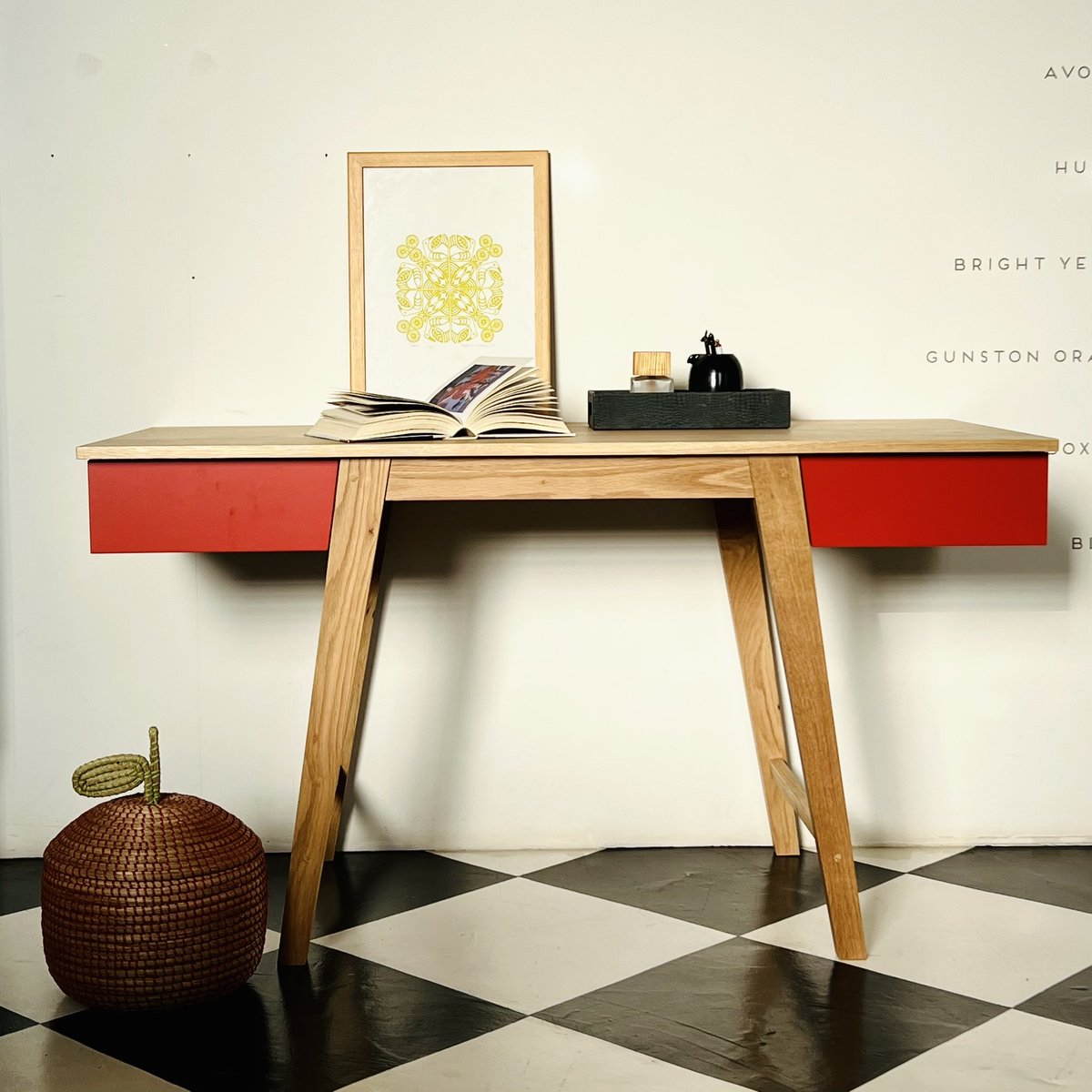 Some moody afternoon snaps of our Vamp desk in Oak with postbox red drawer fronts in our showroom this afternoon. This one is available to purchase right away. 

vampfurniture.co.za/products/vamp-…