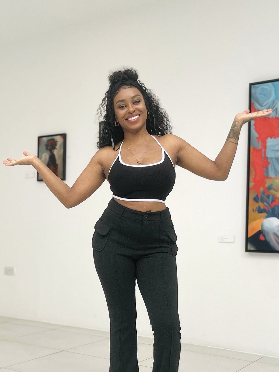 Made a stop at my cousins 1st solo exhibition… Such a satisfying moment to finally see his work. #michealclarke #dambala #familylineage #relleyc #roots #Windrush