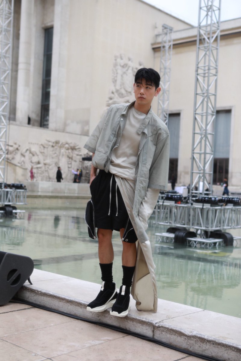 ericnamofficial's tweet photo. bonjour rick owens #ParisFashionWeek https://t.co/Ca6cGNn7hf