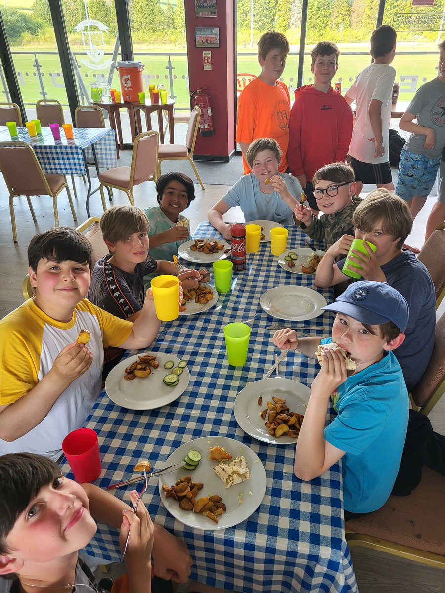 ShiplakeLower's tweet photo. Fuelling back up after a really busy day in the woods and on the sea #ShiplakeYear7 https://t.co/eKuEROTbYL
