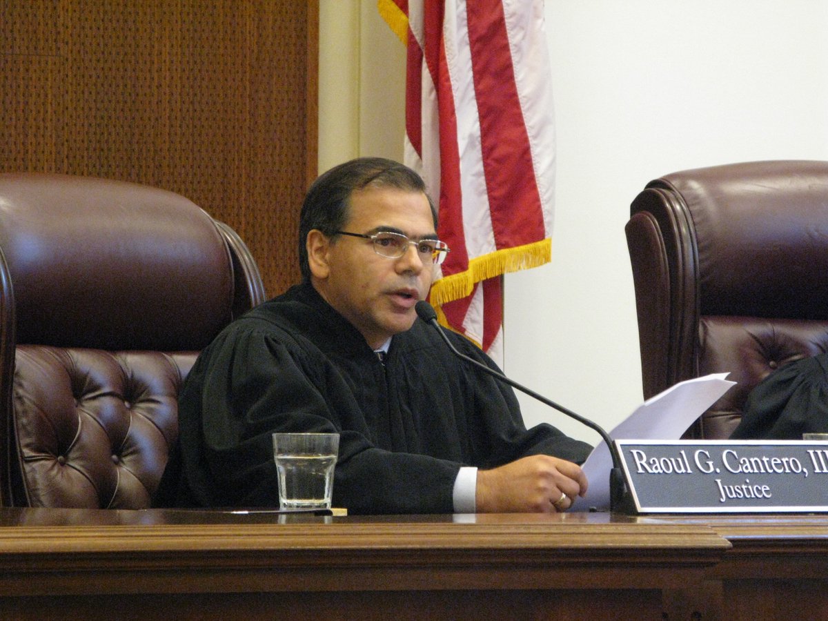 Raoul Cantero became Florida’s first state Supreme Court justice of Hispanic descent in 2002. Now managing partner at White & Case’s Miami office, he handles appeals and mentors younger attorneys on launching a career in law. tinyurl.com/55sbbs7u