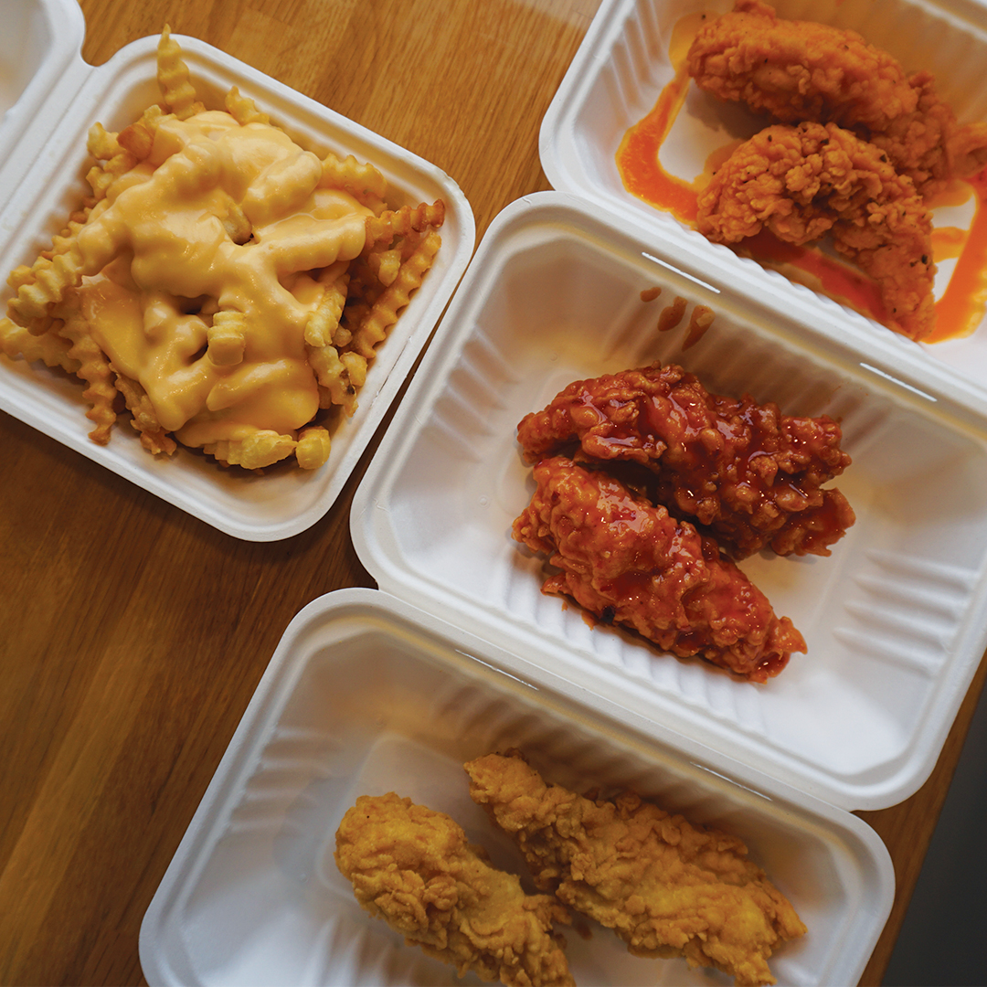 Tullys_Tenders's tweet photo. Need a mid afternoon snack? Join us on weekdays from 2-4pm for our Happy Hour Menu!😎 
.
.
.
.
#happyhourmenu #happyhour #fastfood #drivethru #oswegony #chickentenders #tullystenders #oswegony #foodie #eatlocal https://t.co/psrfTbJQOw