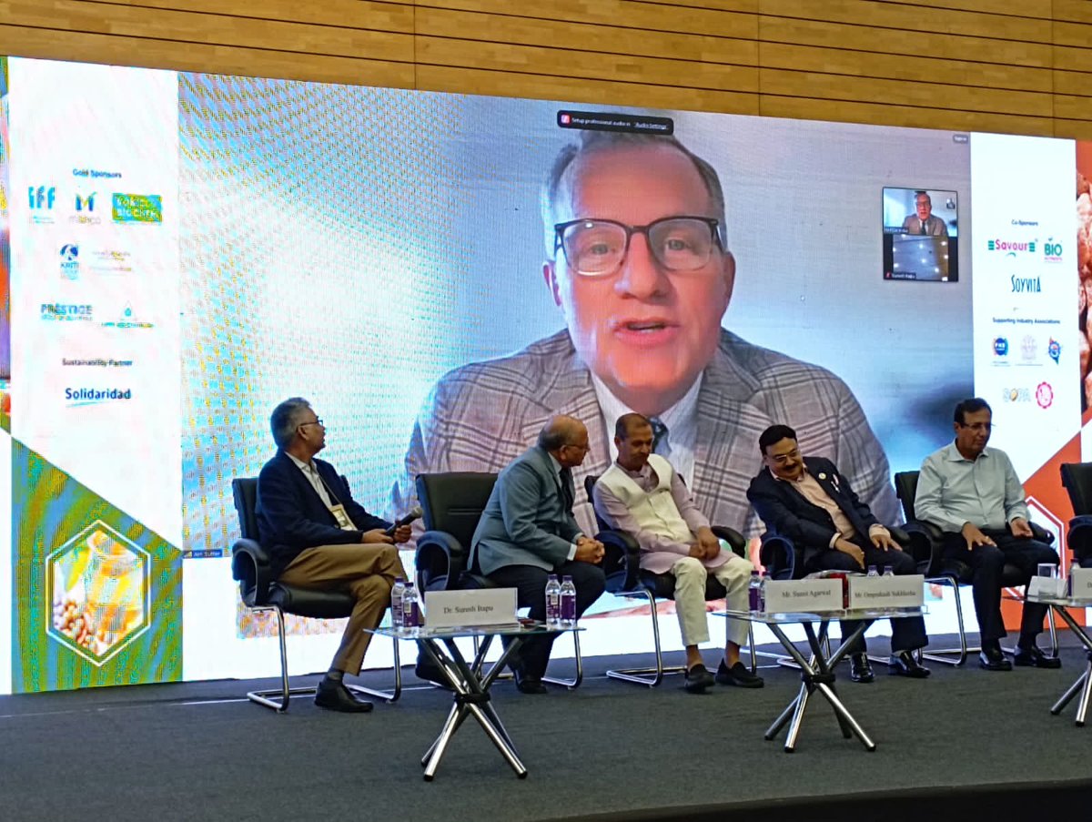 RTPSouthAsia's tweet photo. The esteemed 'Soy Leader of the Year 2023' award has been presented to @1jsutter, the CEO of @USSEC, in recognition of his exceptional contributions and outstanding leadership.
#RightToProtein #ProteinForAll #SoyProtein #Nutrition #KnowYourProtein https://t.co/dki0UT643V
