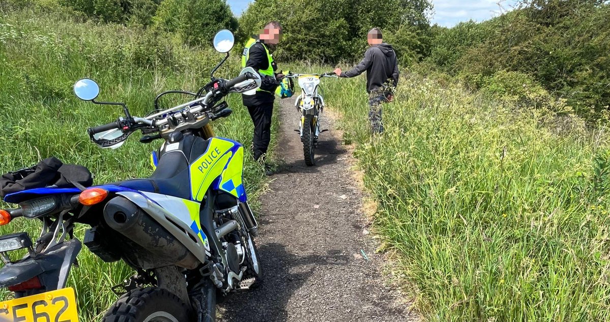 PSOSGreaterGlas's tweet photo. Earlier today, off road bike officers stopped this motorbike after it was being ridden on the footpaths around Bishop Loch and Gartloch Village. The rider, 37 year old male has been warned and issued a seizure notice under Antisocial Behaviour Act. #GGDVRU #DontRiskIt #RideLegal https://t.co/5NqwvBkKll