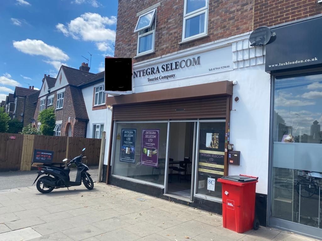 RolfeEast's tweet image. #TransformationThursday
Our Commercial team took on a shop in the Quadrant in Ealing, and the new tenant turned it from a dark and empty unit, into a beautiful and colourful floral shop in just six weeks!
Check out the before and after photos.