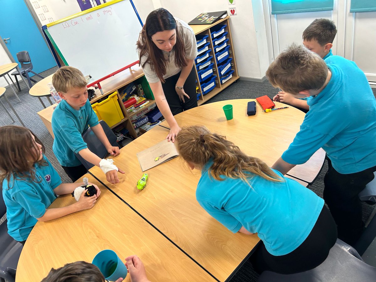 PhoenixHousePRU's tweet photo. Can I retell a story in literacy for Tokyo class today. Students retold their version of Beegu. They really demonstrated their listening skills 🌟 https://t.co/tcn5cCDMEH