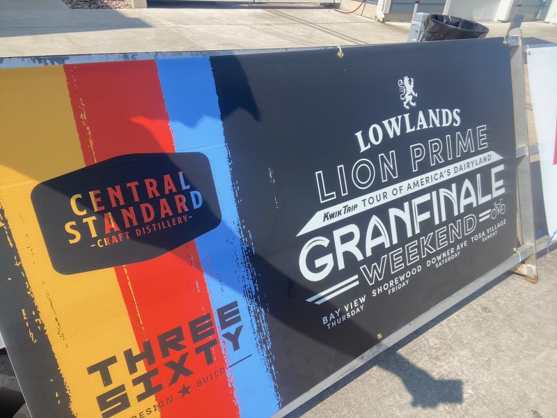 StandardDistill's tweet photo. The Kwik Trip Tour of America’s Dairyland is underway! 🚲
Look for riders & Pour Ready tastings at Lowlands locations in Bayview 6/22 (TODAY!), Downer ave 6/24, and 'Tosa 6/25!
#centralstandard #pourready #spirittasting #Kwiktrip #cycling #wisconsin
https://t.co/3fZzKKCxtU https://t.co/jnkSHdZL78