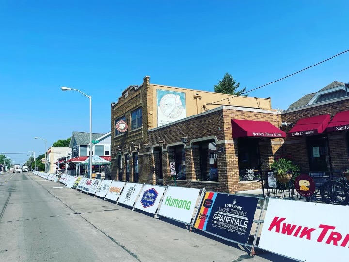 StandardDistill's tweet photo. The Kwik Trip Tour of America’s Dairyland is underway! 🚲
Look for riders & Pour Ready tastings at Lowlands locations in Bayview 6/22 (TODAY!), Downer ave 6/24, and 'Tosa 6/25!
#centralstandard #pourready #spirittasting #Kwiktrip #cycling #wisconsin
https://t.co/3fZzKKCxtU https://t.co/jnkSHdZL78