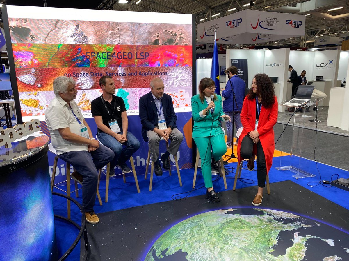 Today the #SPACE4GEO - Partnership on Space Data, Services and Applications🛰️ - was the talk of the town at our #ParisAirShow #SalonDuBourget exhibit❗️ 

It will foster the development of new #EUSpace skills & contribute to the 🇪🇺 Space Strategy for Security and Defence #EUSSSD