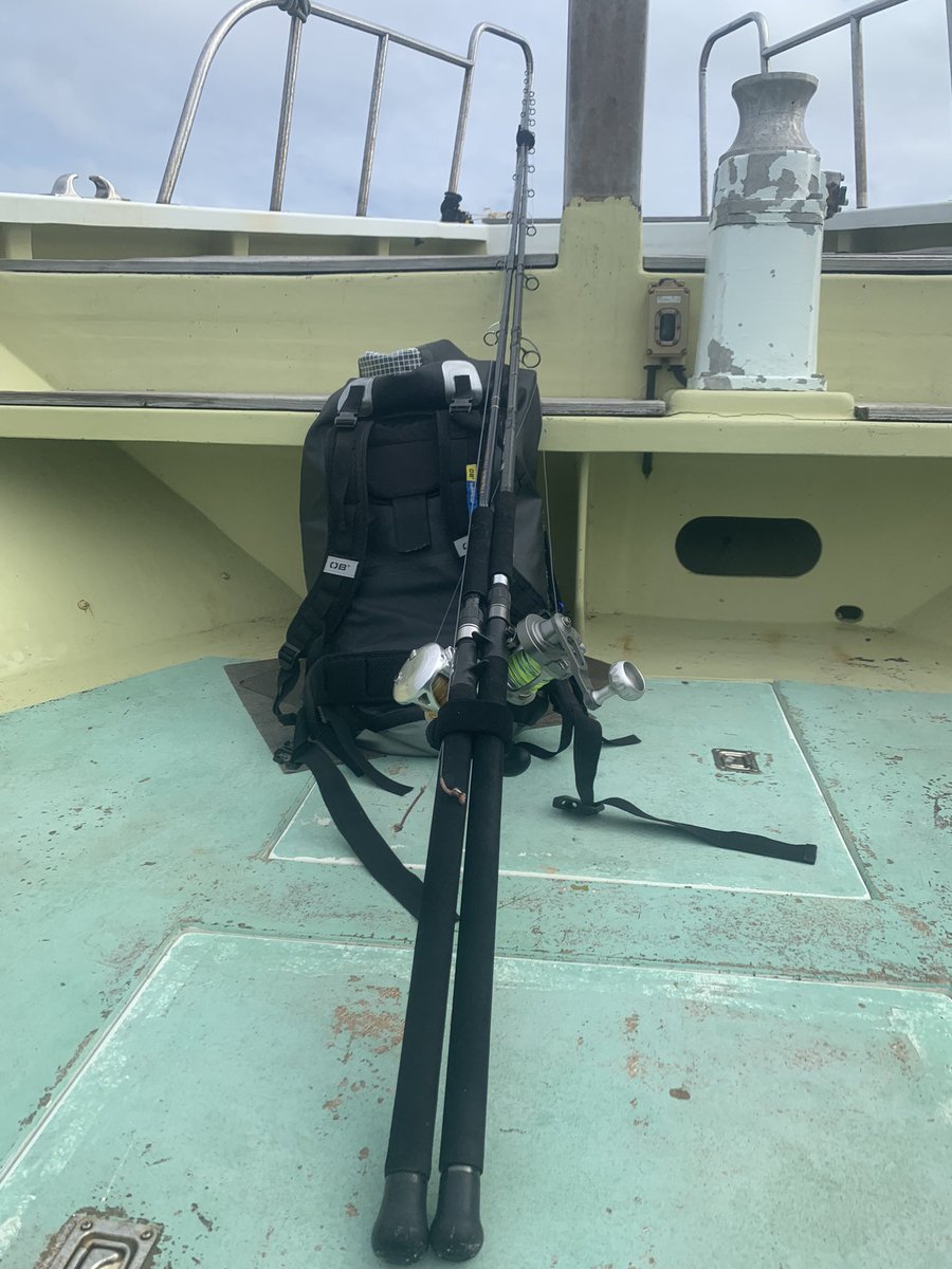 先日母島へ行ってきました。
良かった点は、以前行った時はボウズでしたが今回は釣れた事、天気心配でしたが2日間丸々磯に渡してもらえた事、自分でカスタムした竿が問題無く使えた事！！
バラハタをGTに丸呑みされたり、でかい魚のチェイスがあったり、、、
甘くは無いけど母島の可能性味わえました！