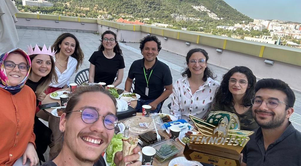 Celebration time before Bayram holidays 😍🎉
1) <a href="/mehdi_kosaca/">Mehdi Koşaca</a>'s PROT-ON paper and his <a href="/teknofest/">TEKNOFEST</a> award  
2) <a href="/burcuozdenb/">burcuozden</a> 's and <a href="/aysebercinb/">A. Berçin Barlas</a> 's PTF paper 
3) <a href="/burcuozdenb/">burcuozden</a> 's CASP15 paper submission 
4) <a href="/hllty_/">Hilal TAY</a> and <a href="/atakanzsn/">Atakan Özsan</a> joining our team 
and ofc <a href="/ycuestaastroz/">Yesid Cuesta Astroz</a> 's visit! 🧿🩶