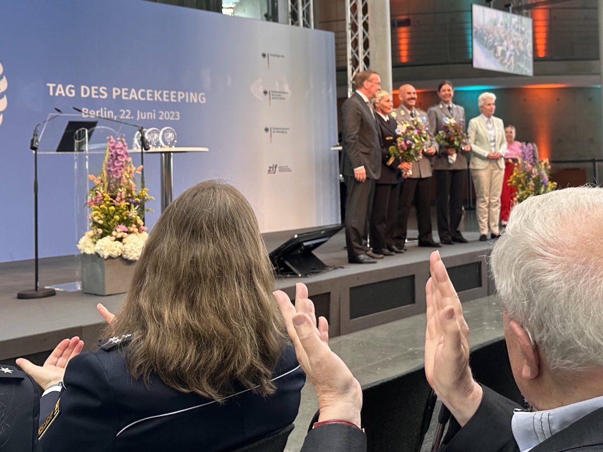 Sebastian Habicht (@gvpa_sprecher) on Twitter photo 10-jähriges Jubiläum: Tag des #Peacekeeping erstmals (und zurecht!) im <a href="/Bundestag/">Deutscher Bundestag</a>. Unter den ausgezeichneten Kameradinnen und Kameraden war auch eine #Vertrauensperson der <a href="/bundeswehrInfo/">Bundeswehr</a>. 💪🏻💪🏻 10-jähriges Jubiläum: Tag des #Peacekeeping erstmals (und zurecht!) im <a href="/Bundestag/">Deutscher Bundestag</a>. Unter den ausgezeichneten Kameradinnen und Kameraden war auch eine #Vertrauensperson der <a href="/bundeswehrInfo/">Bundeswehr</a>. 💪🏻💪🏻