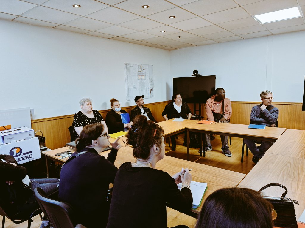 Recrutement avec <a href="/Leclerc/">E.Leclerc</a> #Cauffry : postes ELS, préparateur de commande drive, hôte.sse de caisse. 
38 présents en prévision d'une #AFPR 6 semaines puis contrat de professionnalisation en septembre. Un employeur ravi des profils identifiés ✍️🤝 #AvecPoleEmploi <a href="/AlexandraLebea2/">Alexandra Lebeau</a>