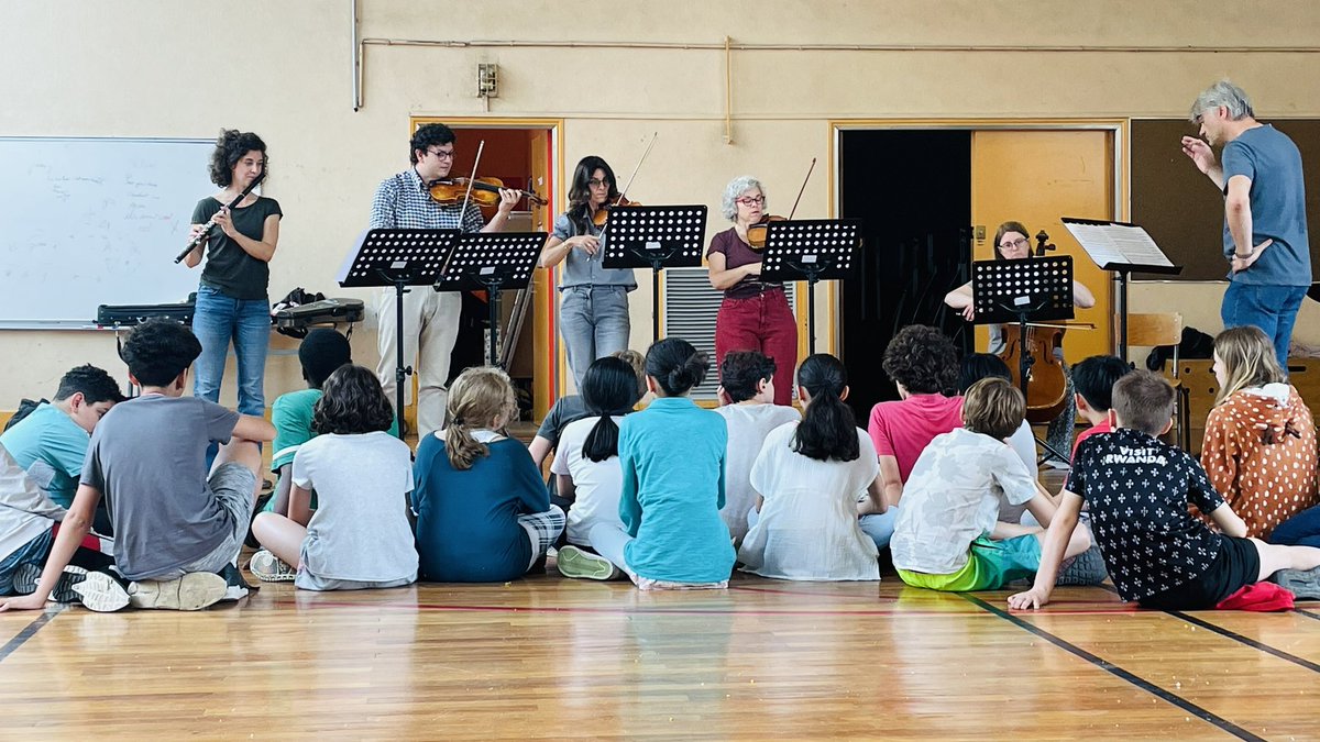 Alix Bougeret (@alix_bougeret) on Twitter photo 🎶 Au College Mallarmé pour écouter l’orchestre <a href="/OPasdeloup/">Orchestre Pasdeloup</a> en résidence dans l’établissement. Un beau moment musical entre les musiciens et les élèves qui bénéficient de ce beau programme, un dispositif soutenu par la <a href="/Mairie17/">Mairie du 17e</a> et <a href="/geoffroyboulard/">Geoffroy Boulard</a> cc. <a href="/GuerrePhil/">Philippe Guerre</a> <a href="/geraldinerouah/">Géraldine Rouah</a> 🎶 Au College Mallarmé pour écouter l’orchestre <a href="/OPasdeloup/">Orchestre Pasdeloup</a> en résidence dans l’établissement. Un beau moment musical entre les musiciens et les élèves qui bénéficient de ce beau programme, un dispositif soutenu par la <a href="/Mairie17/">Mairie du 17e</a> et <a href="/geoffroyboulard/">Geoffroy Boulard</a> cc. <a href="/GuerrePhil/">Philippe Guerre</a> <a href="/geraldinerouah/">Géraldine Rouah</a>