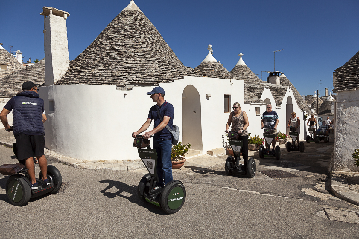 ddgphoto's tweet photo. Alberobello, Pouilles.
Prochain voyage photo dans les Pouilles du 10 au 16 septembre. Pour plus d'infos: https://t.co/O4c3hg7mCr

#voyagephoto #pouilles #weareinpuglia #photographie #alberobello #trulli #stage #photo https://t.co/35oXxU8igH