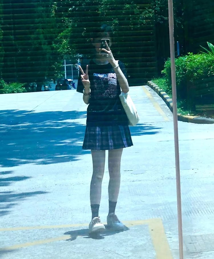 zz49210221's tweet photo. 毕业了以后好无聊 天天待在家里无聊死了 突然想起自己有个推特 
发点近期毕业生活照，天气真的热死了 https://t.co/14sGqDLjGr