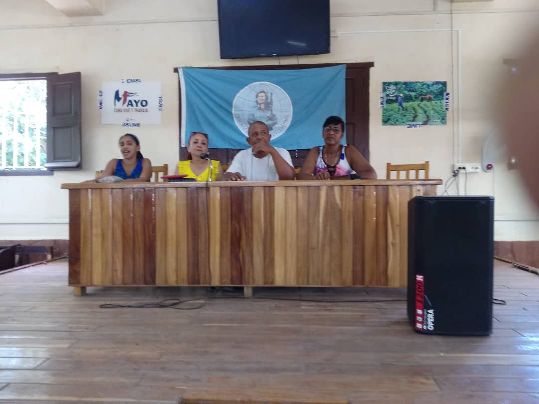 Taller sobre la violencia de género, desarrollado en la #ettcarlosbaliño por especialistas y funcionarias de la FMC del municipio Marianao. 

#Cuba