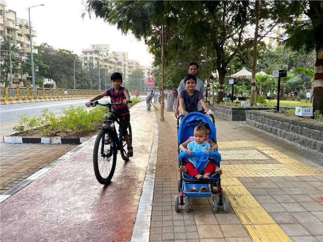 vlourbano's tweet photo. 10 ciudades de todo el mundo recibirán apoyo financiero para infraestructura de bicicletas. 🏗️🚲Ninguna ciudad mexicana a está incluida 😒, pero sí algunas latinoamericanas. 🤩 Conócelas 👉https://t.co/07OwgePdjC https://t.co/8gV7wodPnt