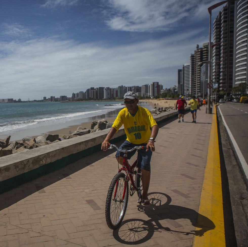 vlourbano's tweet photo. 10 ciudades de todo el mundo recibirán apoyo financiero para infraestructura de bicicletas. 🏗️🚲Ninguna ciudad mexicana a está incluida 😒, pero sí algunas latinoamericanas. 🤩 Conócelas 👉https://t.co/07OwgePdjC https://t.co/8gV7wodPnt