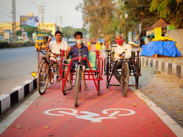 vlourbano's tweet photo. 10 ciudades de todo el mundo recibirán apoyo financiero para infraestructura de bicicletas. 🏗️🚲Ninguna ciudad mexicana a está incluida 😒, pero sí algunas latinoamericanas. 🤩 Conócelas 👉https://t.co/07OwgePdjC https://t.co/8gV7wodPnt