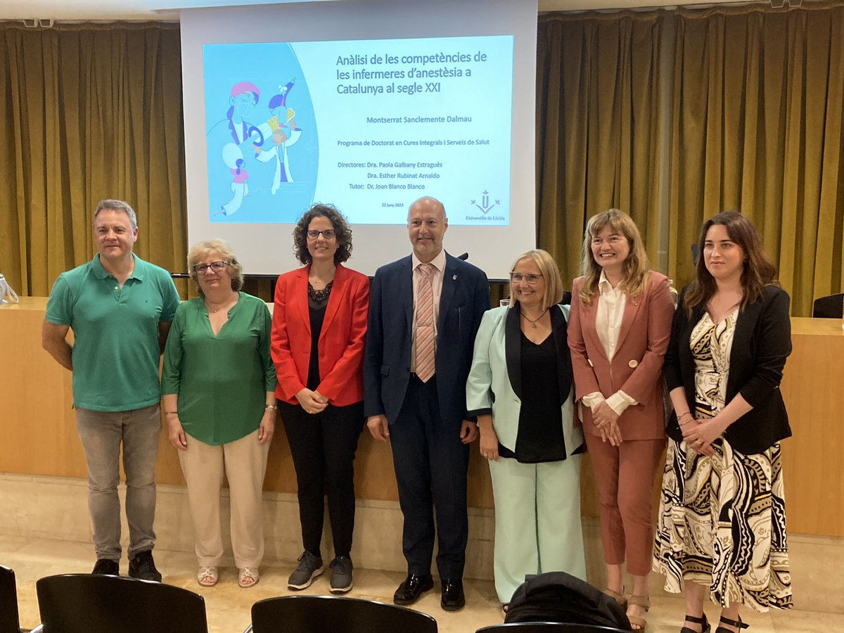 Avui ha estat un gran dia. He pogut defensar la meva tesi doctoral:”Analisi de les competències de les infermeres d’anestèsia a Catalunya al segle XXI”, amb un tribunal de luxe Dr.Estrada, Dra.Comellas i Dra. Gea.
<a href="/Montse91622077/">Montse Comellas</a> <a href="/MontserratGea/">Montserrat Gea</a>