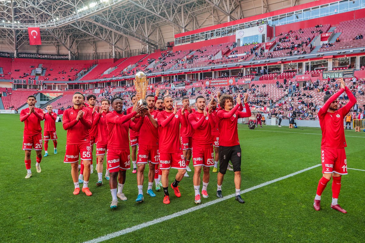 SportsDigitale's tweet photo. Samsunspor, hem futbol hem de basketbolda, aynı sezonda Süper Lig'e yükselme başarısı gösterdi. https://t.co/9Msi2K9Iuh