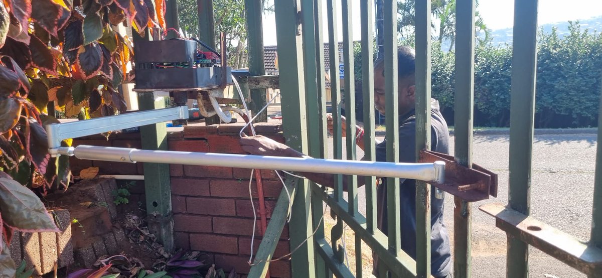 AutomationNivia's tweet image. Exciting news for Bluff residents! 

Don&apos;t miss out on the opportunity to upgrade your gates with Swing Gate Motors in Bluff. Contact us to schedule your installation and enjoy the benefits of automated gate technology! 

#SwingGateMotors 
#BluffResidents 
#AutomatedGates