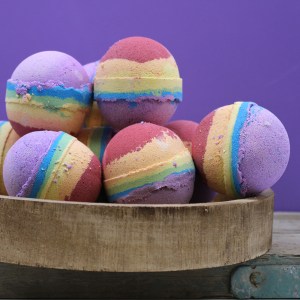 Make bath time that little bit more special with these Rainbow Bath Bombs. Scented in tropical fruity fragrances, these are perfect #gift for #birthdays or a #relaxing #pamper.Rainbow Bath Bomb – Fruit Salad bathbodyshop.co.uk/product/rainbo…
#handmade #vegan #crueltyfree #bathbombs #ukmade