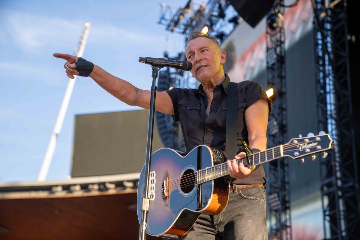springsteen's tweet photo. https://t.co/ouh4NePIiq