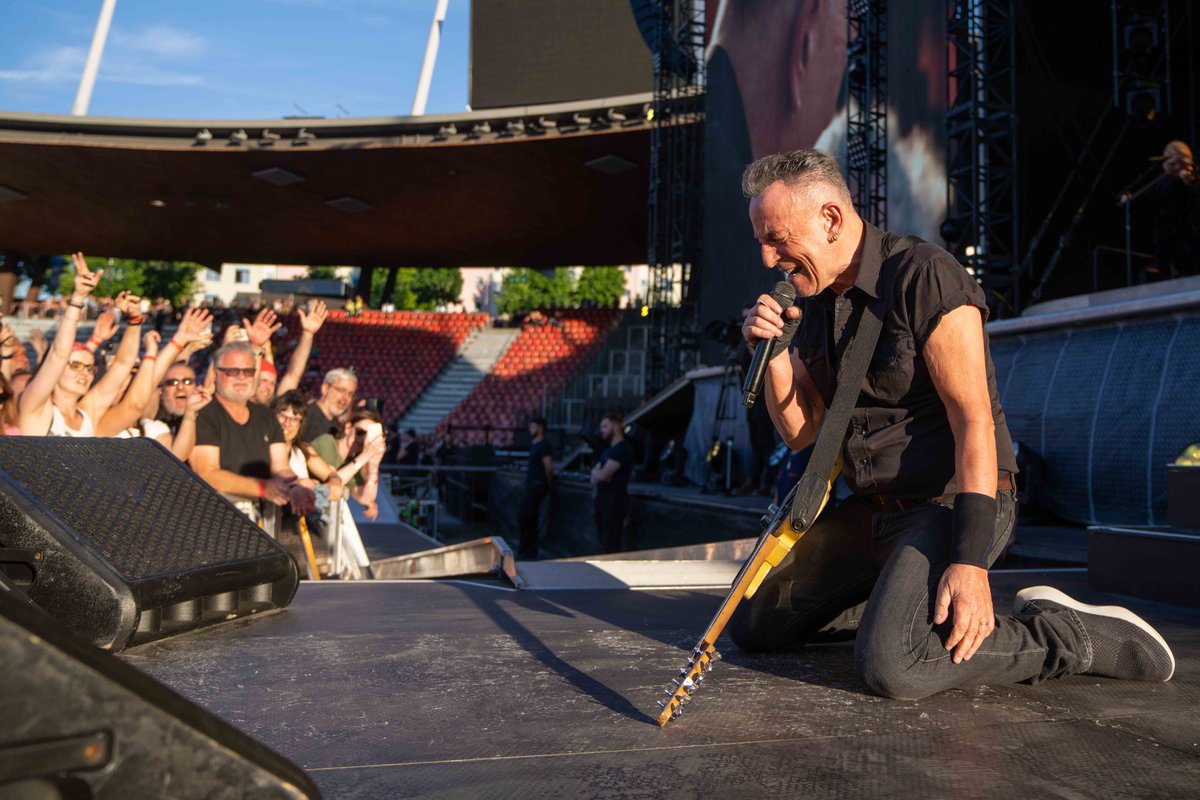 springsteen's tweet photo. https://t.co/ouh4NePIiq