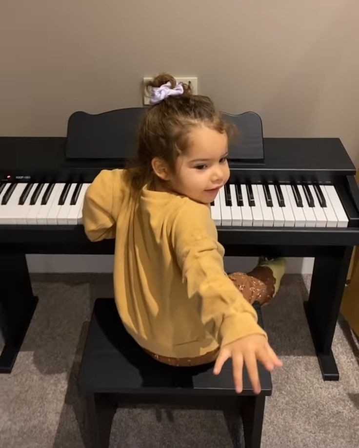 tocando meu piano