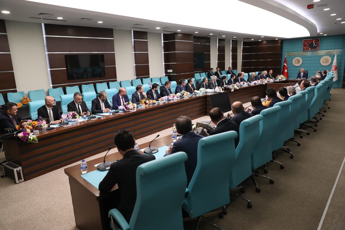 Başkanımız <a href="/bakikara2929/">Baki Kara</a> , Genel Başkanımız Sn <a href="/MahmutAsmali/">Mahmut Asmalı</a> ve MÜSİAD Yönetim Kurulu ile birlikte,  Ticaret Bakanımız Sn <a href="/omerbolatTR/">Prof. Dr. Ömer Bolat</a> ve Tarım Bakanımız Sn <a href="/ibrahimyumakli/">İbrahim Yumaklı</a> yı ziyaret ederek istişarelerde bulundular. Kıymetli Bakanlarımıza nazik kabulleri için teşekkür ediyoruz.