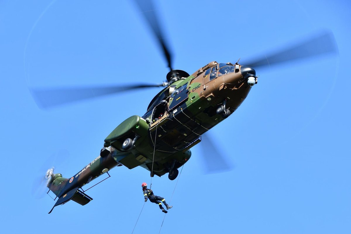 riisc_1's tweet photo. #PrépaOps👊: "Prêt à l'engagement, je m'entraîne sans relâche et recherche l'excellence", code d’honneur du #soldat. Immersion avec nos #militaires de l'#UIISC1, aptes à remplir toutes leurs missions avec une grande #polyvalence, #cohésion et #DéTERREmiNation. https://t.co/MvV22wdMdg