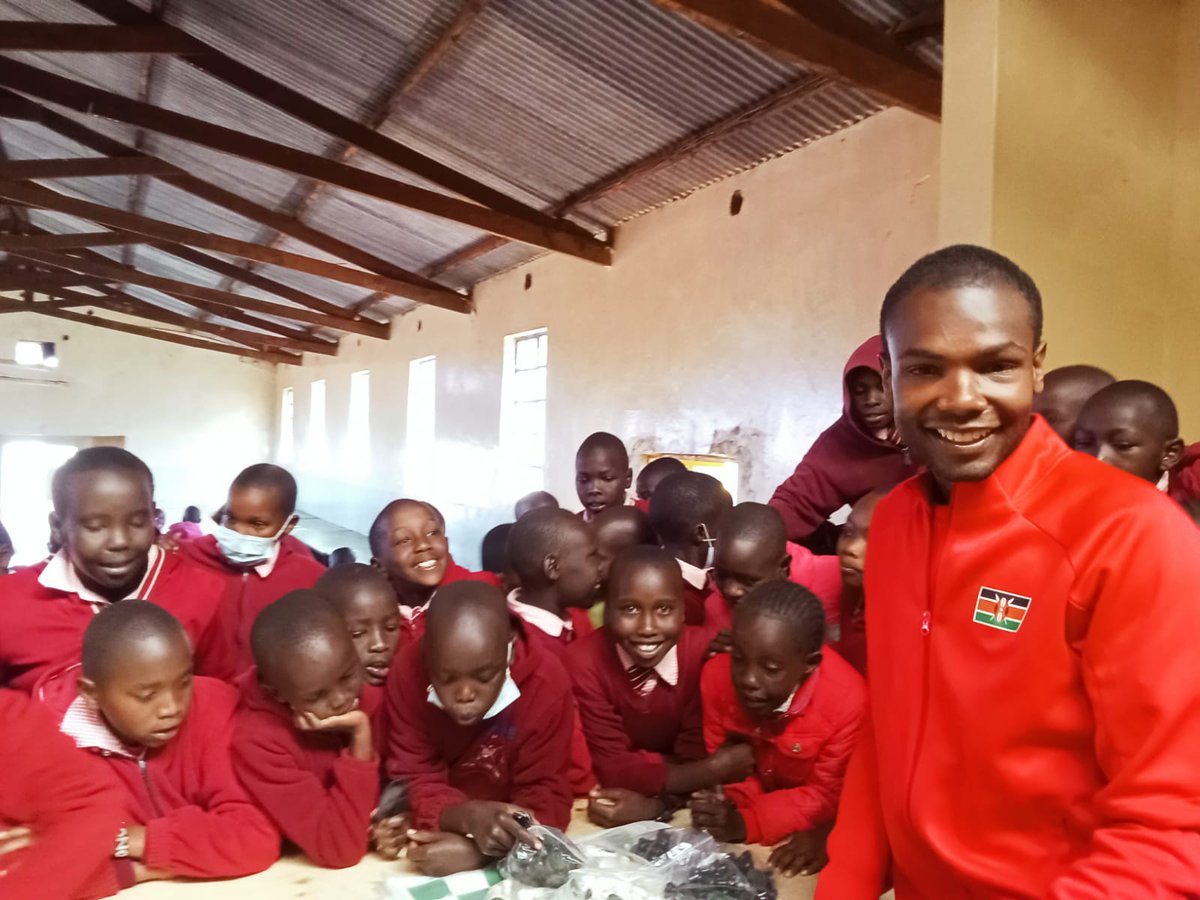 ChessHugh's tweet image. Thanks to @thegiftofchess and @BerniceWambui22 ,a new chess club was launched in an interior school in Elgeyo Marakwet County in Kenya, the look on the faces on some of the kids is just priceless!,a beautiful game chess is!