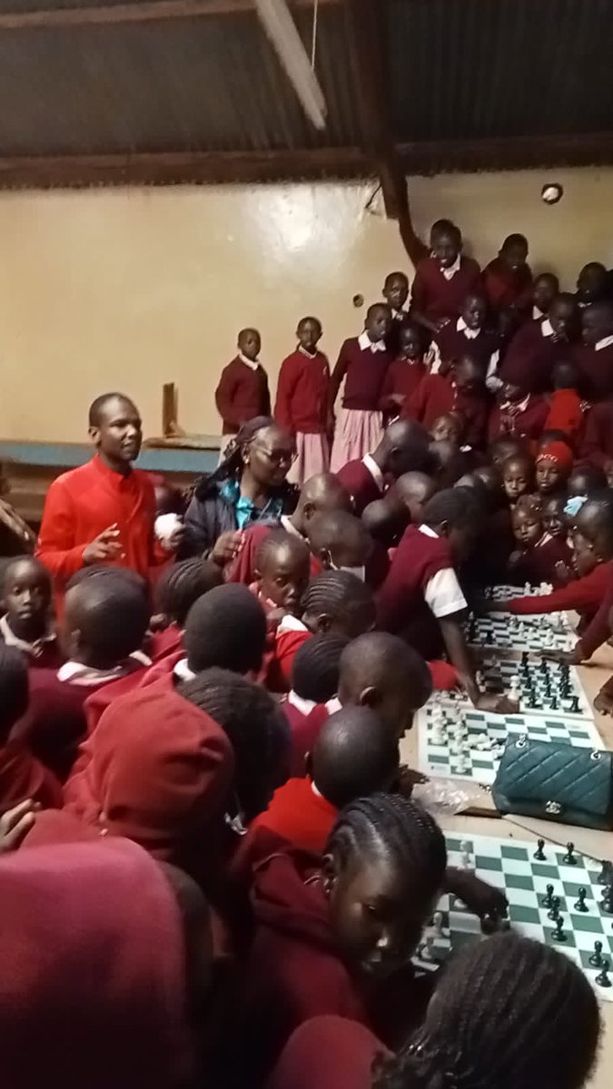 ChessHugh's tweet image. Thanks to @thegiftofchess and @BerniceWambui22 ,a new chess club was launched in an interior school in Elgeyo Marakwet County in Kenya, the look on the faces on some of the kids is just priceless!,a beautiful game chess is!