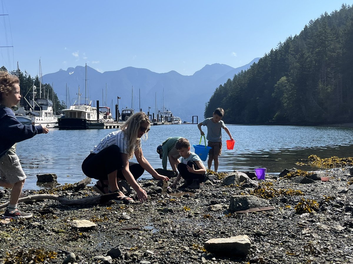 WestVanSchools's tweet photo. Eagle Harbour enjoying the weather on Bowen Island ☀️

#westvaned @EHNews https://t.co/RZiEbC5ah4