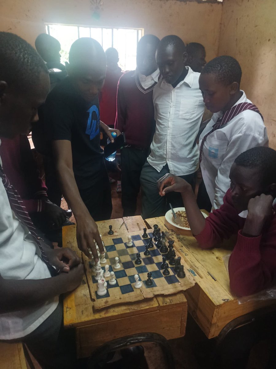 thegiftofchess's tweet image. How it started vs How it’s going..

Learn how giving a simple chess set chess is changing the world..A Thread