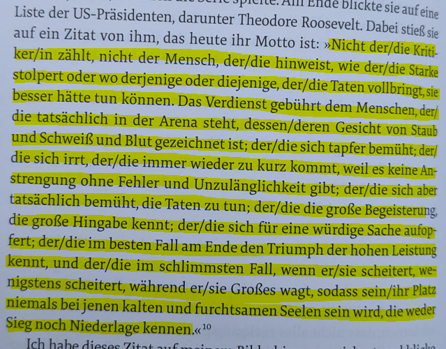 Wie man es mit dem #Gendern völlig übertreiben kann, zeigt folgendes übersetzte und gegenderte Zitat von Theodore Roosevelt, bei dem jeder Lesefluss völlig verloren geht. Von der Wucht der ursprünglichen Aussage ist einfach überhaupt nichts mehr übrig. 👇