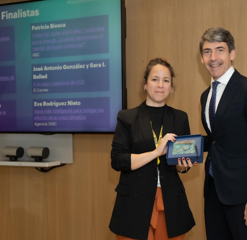 ABC_Master's tweet photo. 🏅 Patricia Biosca @P_biosca →ⓜᴹᵃˢᵗᵉʳ 2013, finalista de la 24º edición Premio de #Periodismo @AccentureSpain, por su reportaje «Todos los 'soles artificiales' repartidos por el mundo: ¿Cuándo tendremos un reactor de fusión comercial?» publicado en ἏƁƇ https://t.co/WMUsIlNJqP