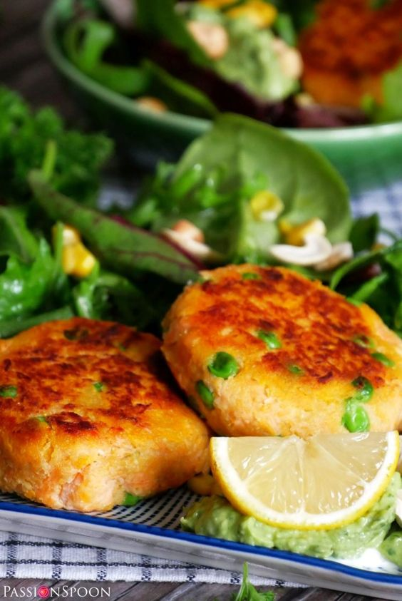PassionSpoon1's tweet photo. Recipe 🫶 https://t.co/hFd1o7qzPk
Delightfully crispy and tender sweet potato salmon cakes are tasty and made with large chunks of pink salmon, lemon zest, coriander and green peas. A wonderful combination. 

#delicious #recipes #food #easylunch #yummy https://t.co/rga1bizivQ
