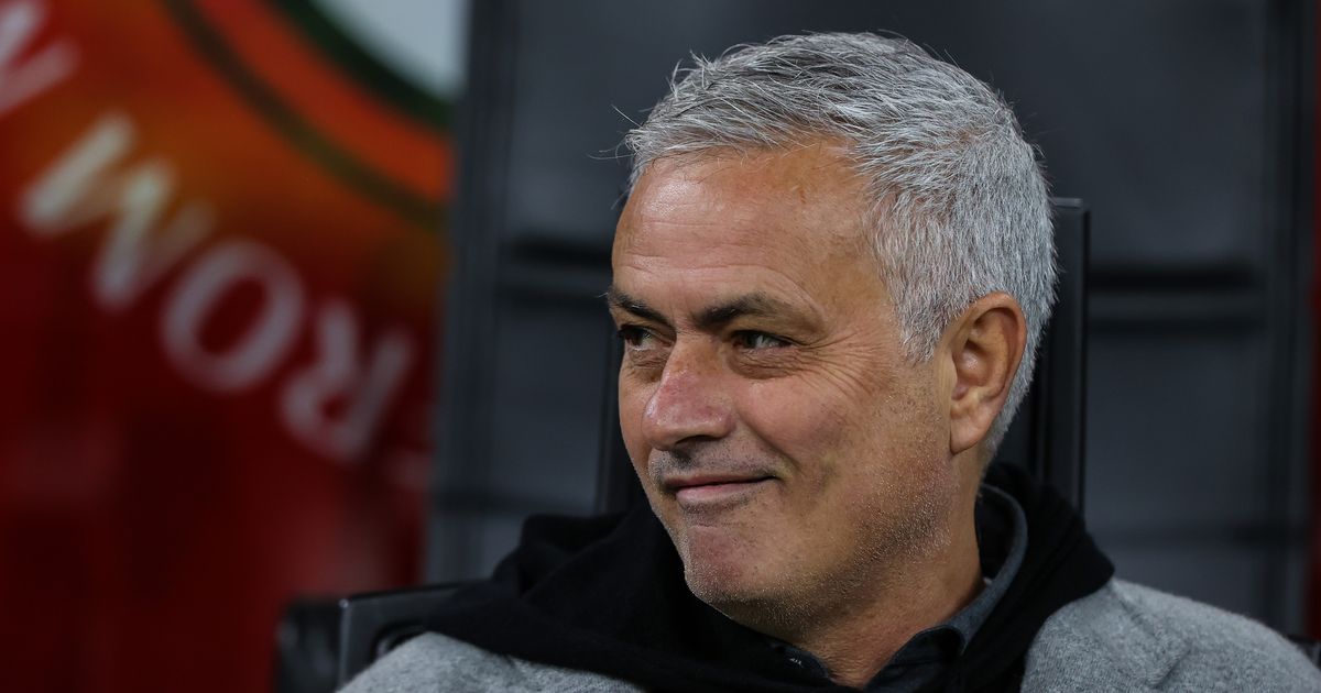 MirrorFootball's tweet photo. Jose Mourinho eyes Man Utd transfer raid as star 'accepts' it is time to leave club
https://t.co/cBPdZW7VHd https://t.co/agsaKM4SbK